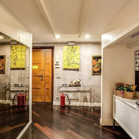 Spacious Flat By Piazza Navona Daire