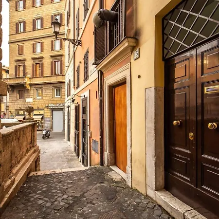 Spacious Flat By Piazza Navona Διαμέρισμα *
